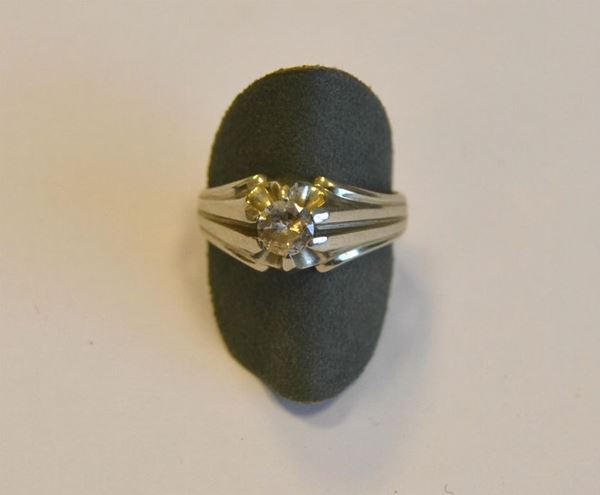 Anello in oro binaco e diamante 