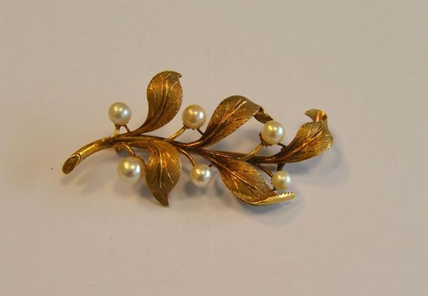  Spilla in oro giallo e perle 