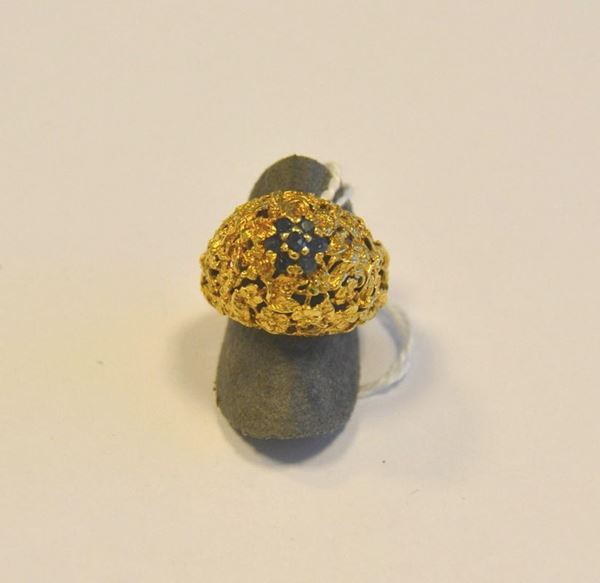  Anello in oro giallo e zaffiri  