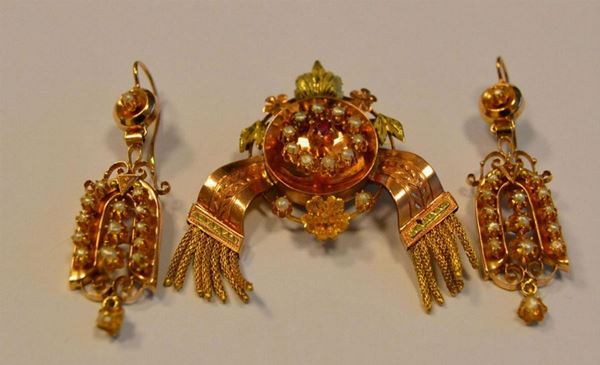  Demi-parure ,inizi sec. XX , in oro giallo, e perle           