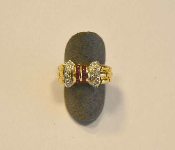  Anello in oro giallo ,diamanti e rubini 