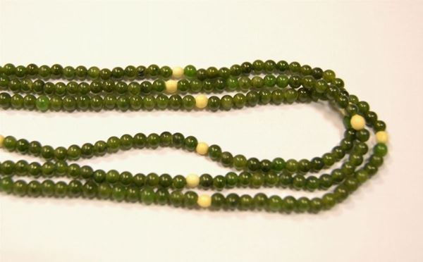 Collana in giada e oro giallo 