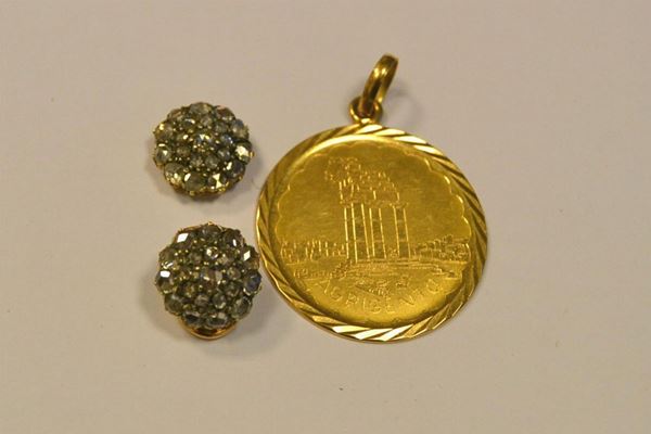  Paio di orecchini in oro e diamanti  