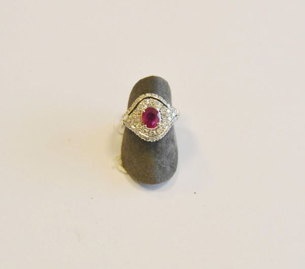  Anello in oro bianco,rubino e diamanti  