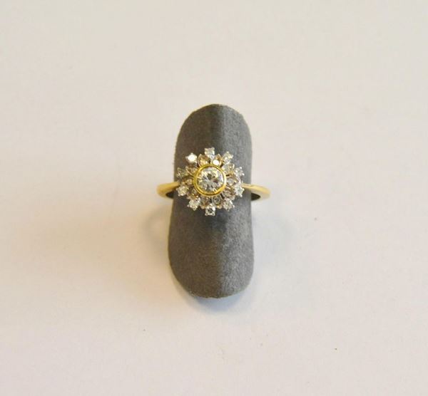  Anello in oro giallo, bianco, e diamanti   
