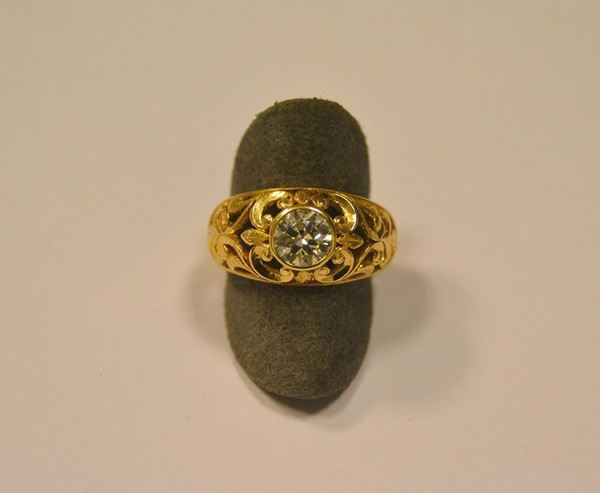  Anello in oro giallo e diamante 