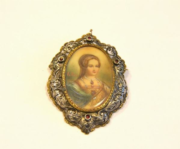  Medaglione in oro a basso titolo e argento    - Asta Gioielli, Argenti, Arredi, Dipinti e Oggetti d'arte - Poggio Bracciolini Casa d'Aste