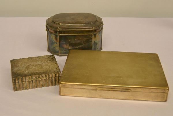   Tre scatole  , in argento , g 1120 (3)                                        - Asta Gioielli, Argenti, Arredi, Dipinti e Oggetti d'arte - Poggio Bracciolini Casa d'Aste