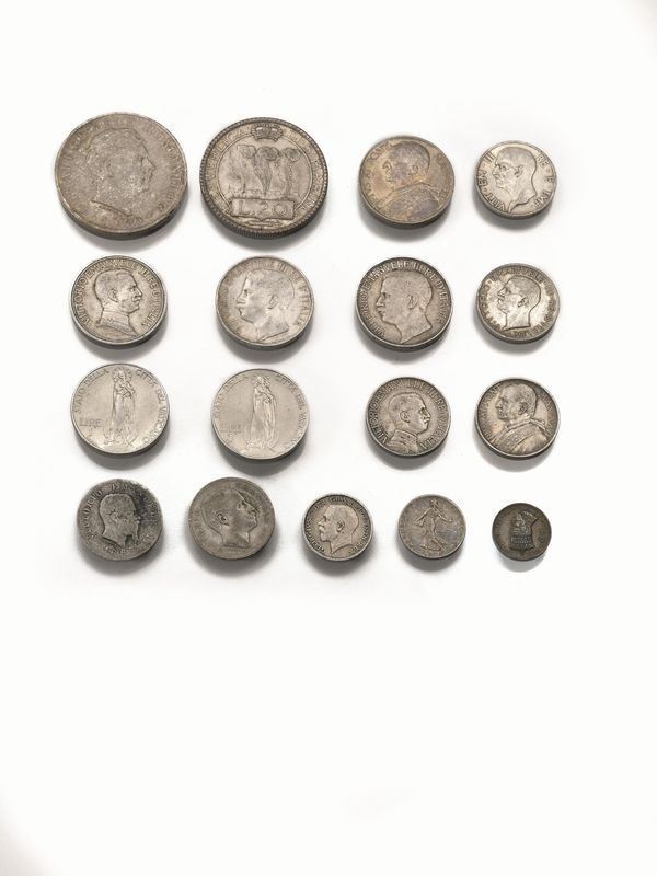  Gruppo di monete italiane e straniere:  San Marino - 20 lire, 1933; Cinquantenario - 2 lire (2 pz.); Romania - 100.000 LEI in argento, 1946; Stato Vaticano - 10 lire e 5 lire in argento, ecc.                           Conservazione da BB a SPL   (17)                                          