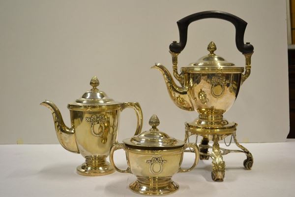  Samovar con versatoio e zuccheriera,  in silverplated, coperchi con finali a pigna (3)
