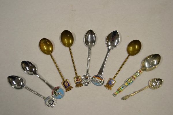  Grande collezione di cucchiaini,  in argento e metallo argentato                
