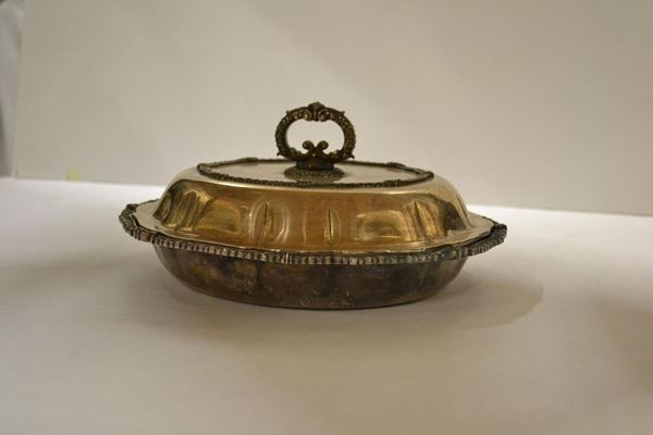   Legumiera, secolo XX , in argento di forma circolare, presa a volute contrapposte, g 1670