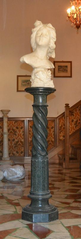  Scultura, sec. XX,  in alabastro, raffigurante un busto,