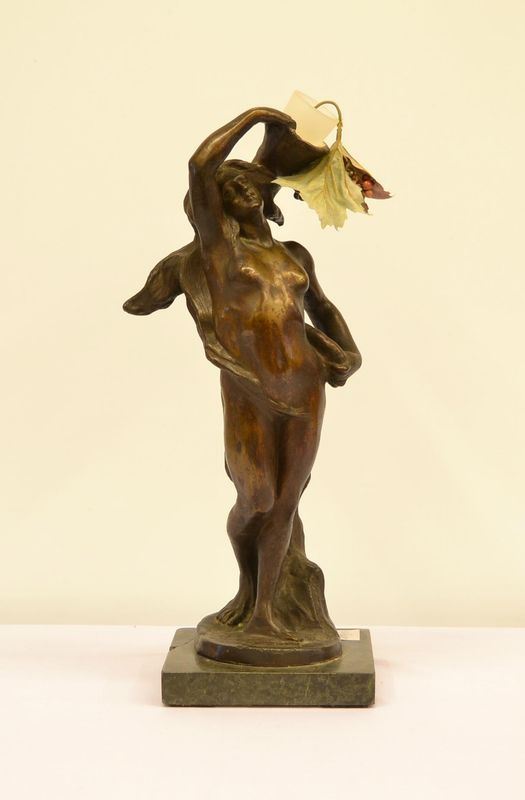  Scultura liberty, sec. XX,  in bronzo, raffigurante un nudo femminile,