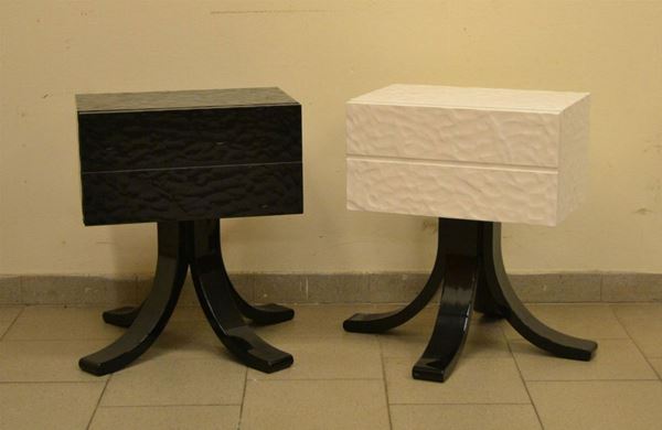   Due comodini&nbsp; in legno laccato bianco e nero,  - Asta Gioielli, Argenti, Arredi, Dipinti e Oggetti d'arte - Poggio Bracciolini Casa d'Aste