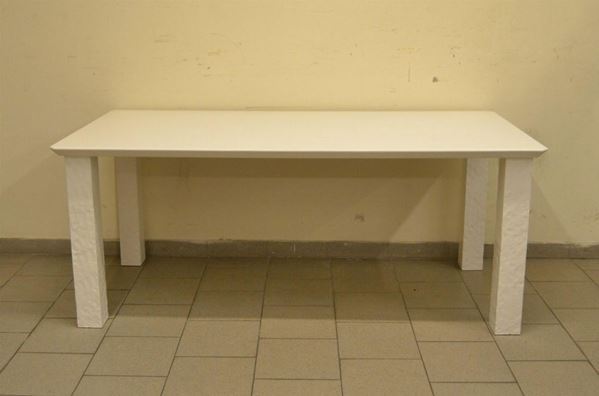  Tavolo&nbsp; in legno laccato