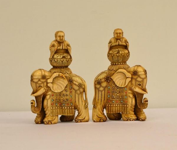  Coppia di sculture India, secc. XIX-XX,  in avorio,  - Asta Gioielli, Argenti, Arredi, Dipinti e Oggetti d'arte - Poggio Bracciolini Casa d'Aste