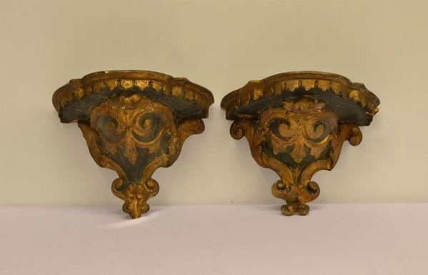  Due mensole, sec. XIX,  in legno laccato e 