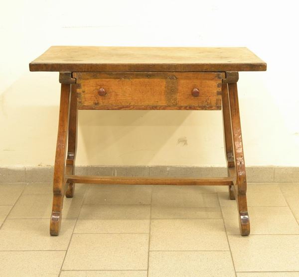  Tavolino, Toscana, sec. XIX,  in noce e castagno, ad un cassetto, 