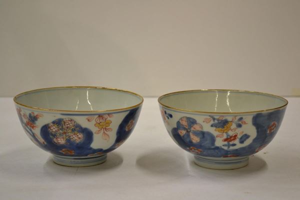  Coppia di ciotole  in porcellana con disegno Imari