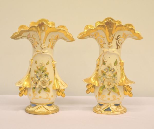  Due vasi portafiori, inizi sec. XX,  in ceramica, 