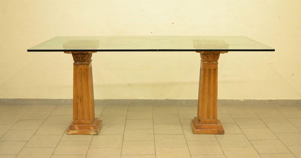  Tavolo, sec. XX,  piano in vetro, base a colonne