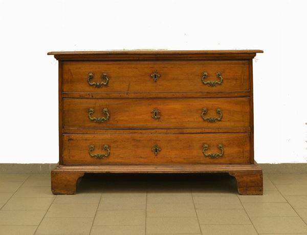 Cassettone, Emilia, sec. XVIII, in noce filettato, a tre cassetti, piedi a mensola, cm 144x58x96, difetti e restauri