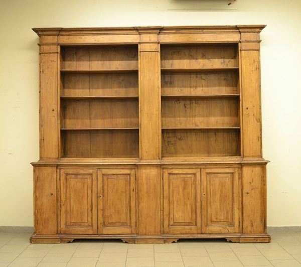 Libreria, Toscana, sec. XIX, in pioppo, a due corpi, base a sei sportelli,parte superiore a giorno con colonne laterali, cm 295x47x268