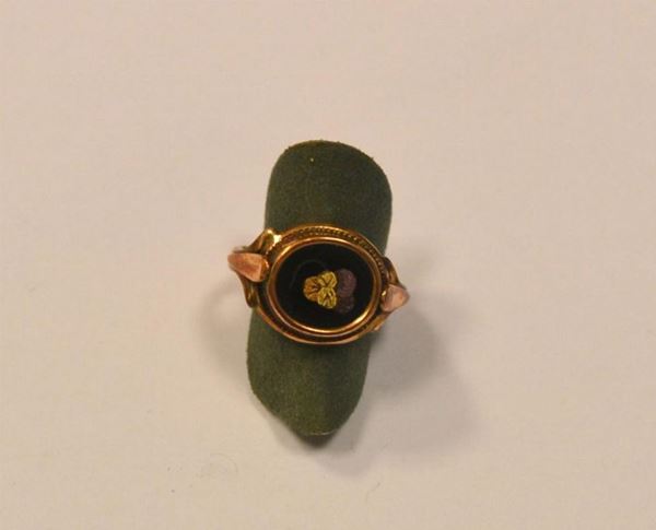  Anello inizi sec XX, in oro a basso titolo 