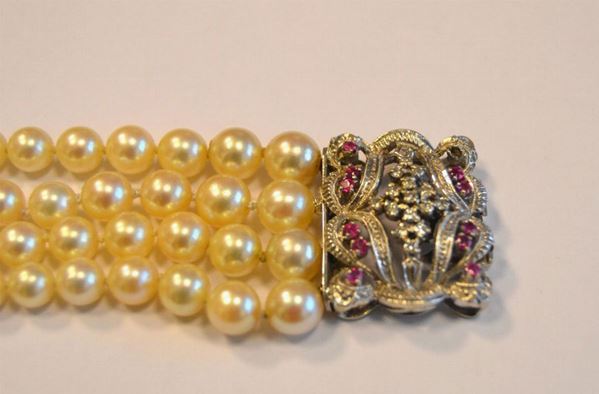   Bracciale in oro bianco,perle,diamanti e rubini  