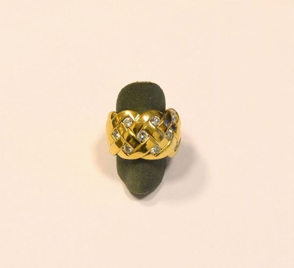  Anello in oro giallo e diamanti 