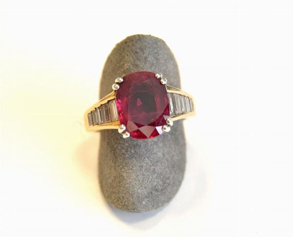 Anello in oro giallo, oro bianco,rubino e diamanti   - Asta Antiquariato, collezionismo e gioielli - Poggio Bracciolini Casa d'Aste