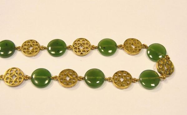  Collana in oro giallo e giada 