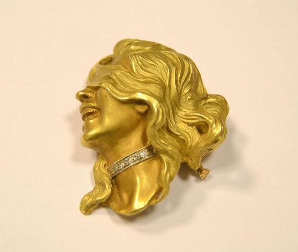  Spilla scultura  in oro giallo e diamanti 