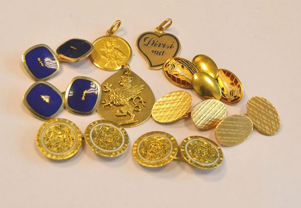  Tre medaglie a ciondolo in oro giallo   - Asta Antiquariato, collezionismo e gioielli - Poggio Bracciolini Casa d'Aste