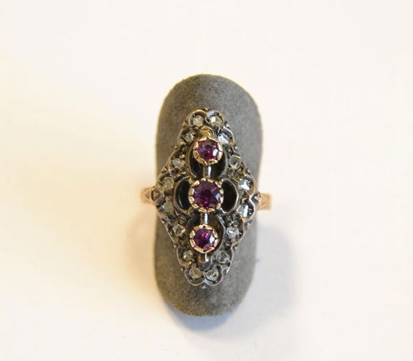  Anello in oro e argento,diamanti e rubini 