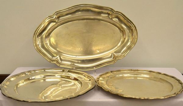  Due vassoi in argento                                                         - Asta Antiquariato, collezionismo e gioielli - Poggio Bracciolini Casa d'Aste
