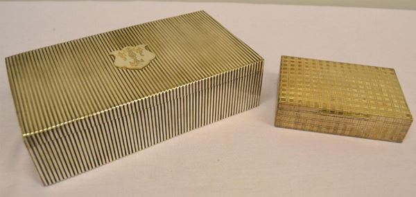   Scatola da tavolo  ,in argento interno in legno cm 23x13x6&nbsp;   Tabacchiera in argento&nbsp; interno in legno, cm 13X9X3,5 (2)&nbsp;  