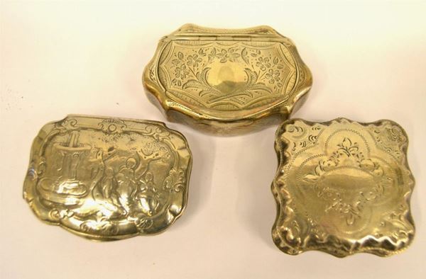  Piccola tabacchiera quadrata in argento                                       - Asta Antiquariato, collezionismo e gioielli - Poggio Bracciolini Casa d'Aste