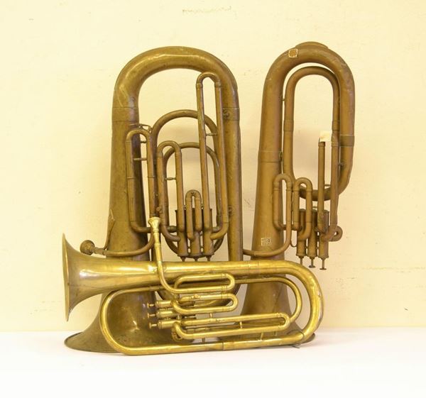  Tre trombe, sec. XX,  in ottone,   - Asta Antiquariato, collezionismo e gioielli - Poggio Bracciolini Casa d'Aste
