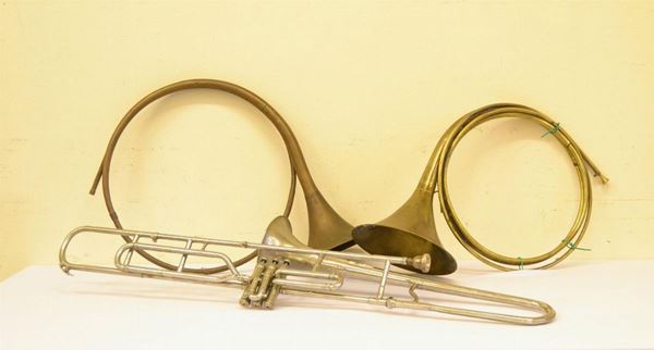  Tromba e due corni, sec. XX,    - Asta Antiquariato, collezionismo e gioielli - Poggio Bracciolini Casa d'Aste