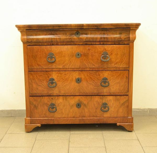  Cassettone, in stile 700,  in radica, a tre cassetti grandi e 