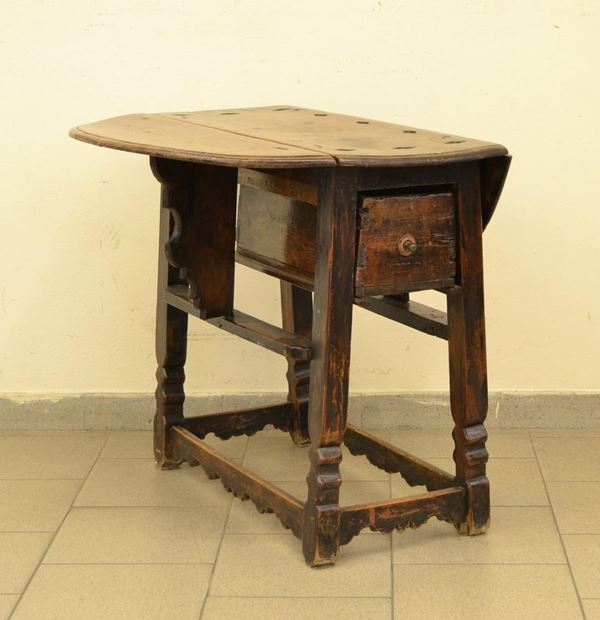  Tavolino a bandelle, Spagna, sec. XVII,  in abete, ad un cassetto, 