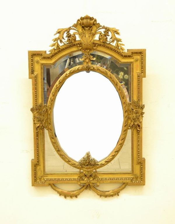 Specchiera, in stile francese del 700,  in legno dorato a mecca e intagliato