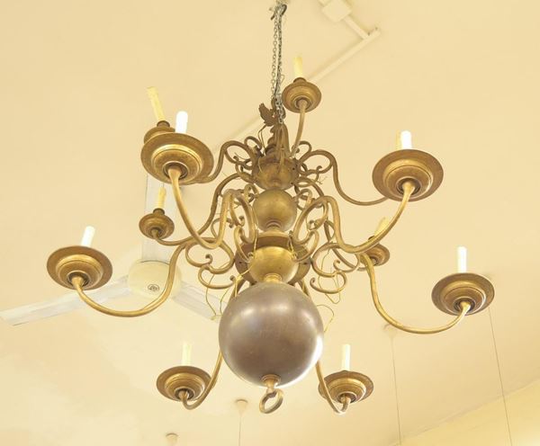  Lampadario, in stile olandese, sec. XX,  in metallo dorato,