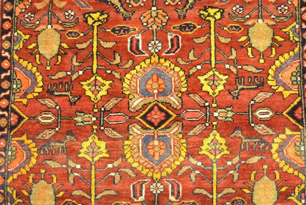  Tappeto persiano Heriz,  fondo rosso con campo   - Asta Antiquariato, collezionismo e gioielli - Poggio Bracciolini Casa d'Aste