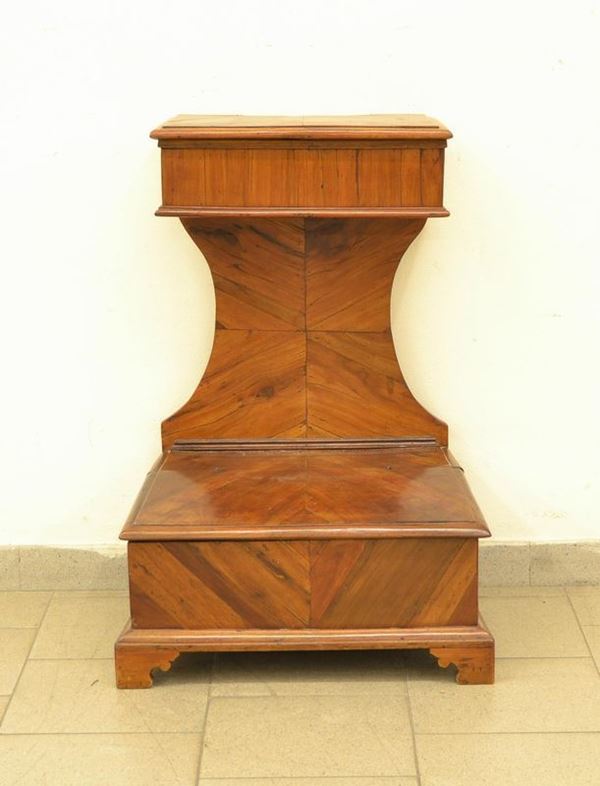  Inginocchiatoio, Veneto, sec. XVIII,  in noce, due piani 