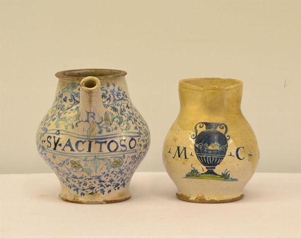  Brocca, Cafaggiolo, sec. XVII,  in maiolica decorata  - Asta Antiquariato, collezionismo e gioielli - Poggio Bracciolini Casa d'Aste