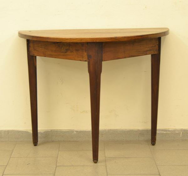  Consollina, in stile 700,  in castagno semicircolare, gambe 