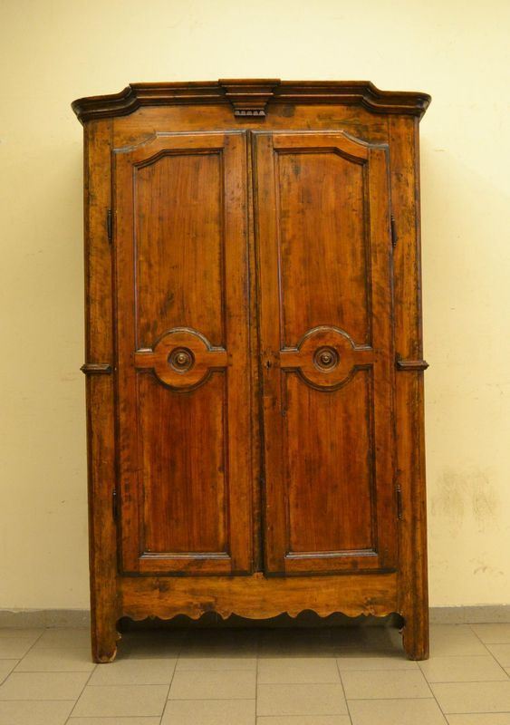  Armadio, Piemonte, sec. XVIII,  in noce, 